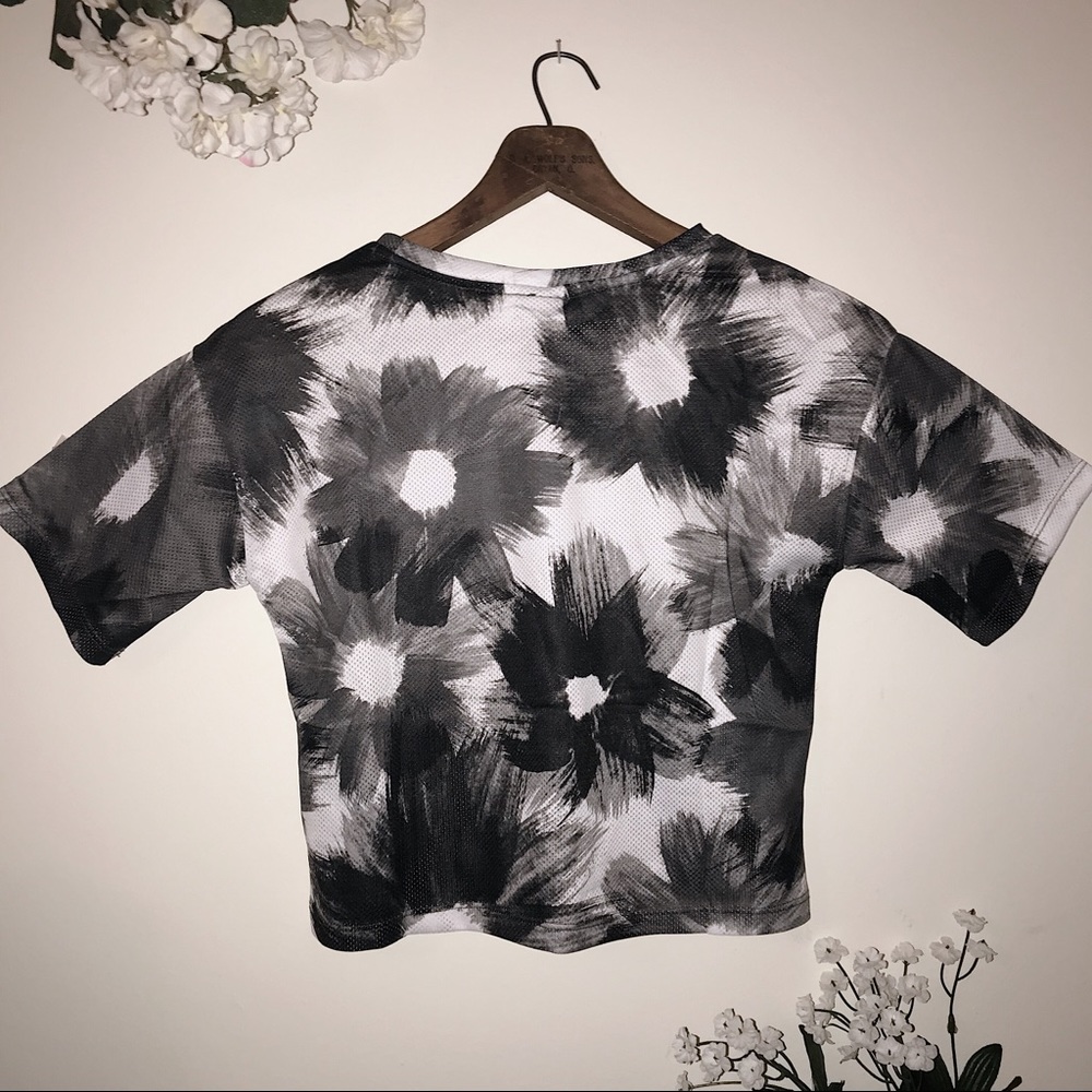 NWT Puma girls T-shirt athletics - Picture 5 of 5